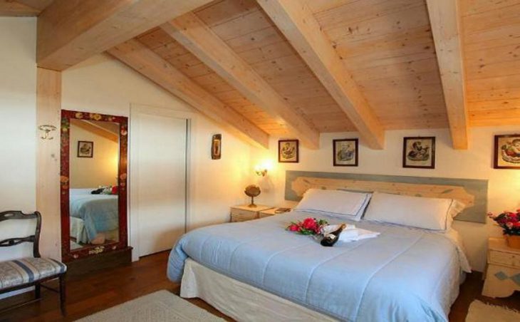 Chalet Antico, Livigno, Double Bedroom 2